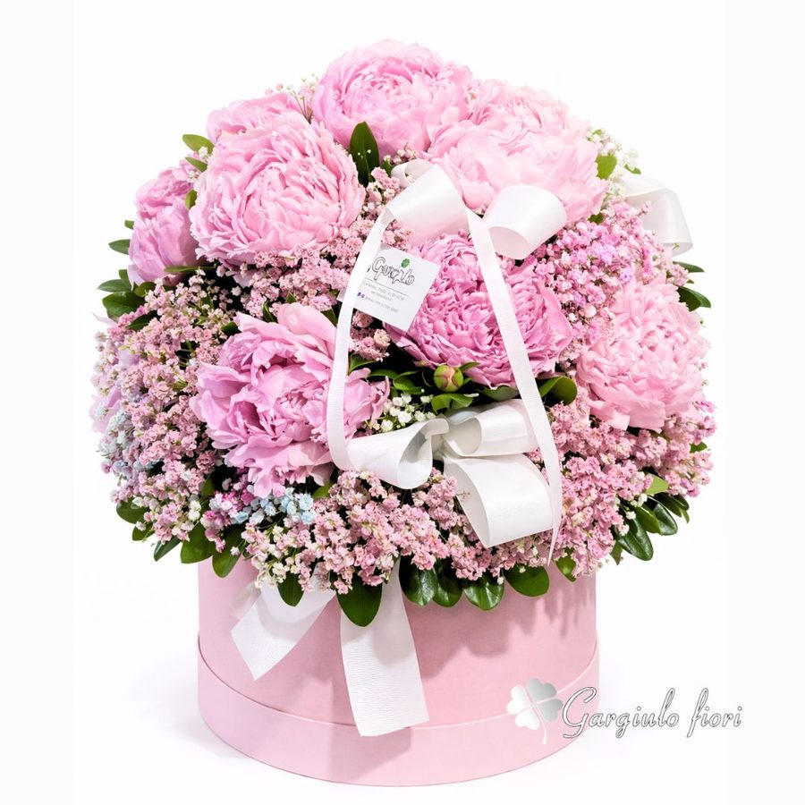 Box rosso con rose rosse, rose rosa e ortensie bianche, consegna a Napoli